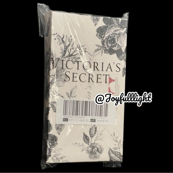 VS DREAM ANGELS 3-Pack Festive V-String Panties - Picture 8 of 13